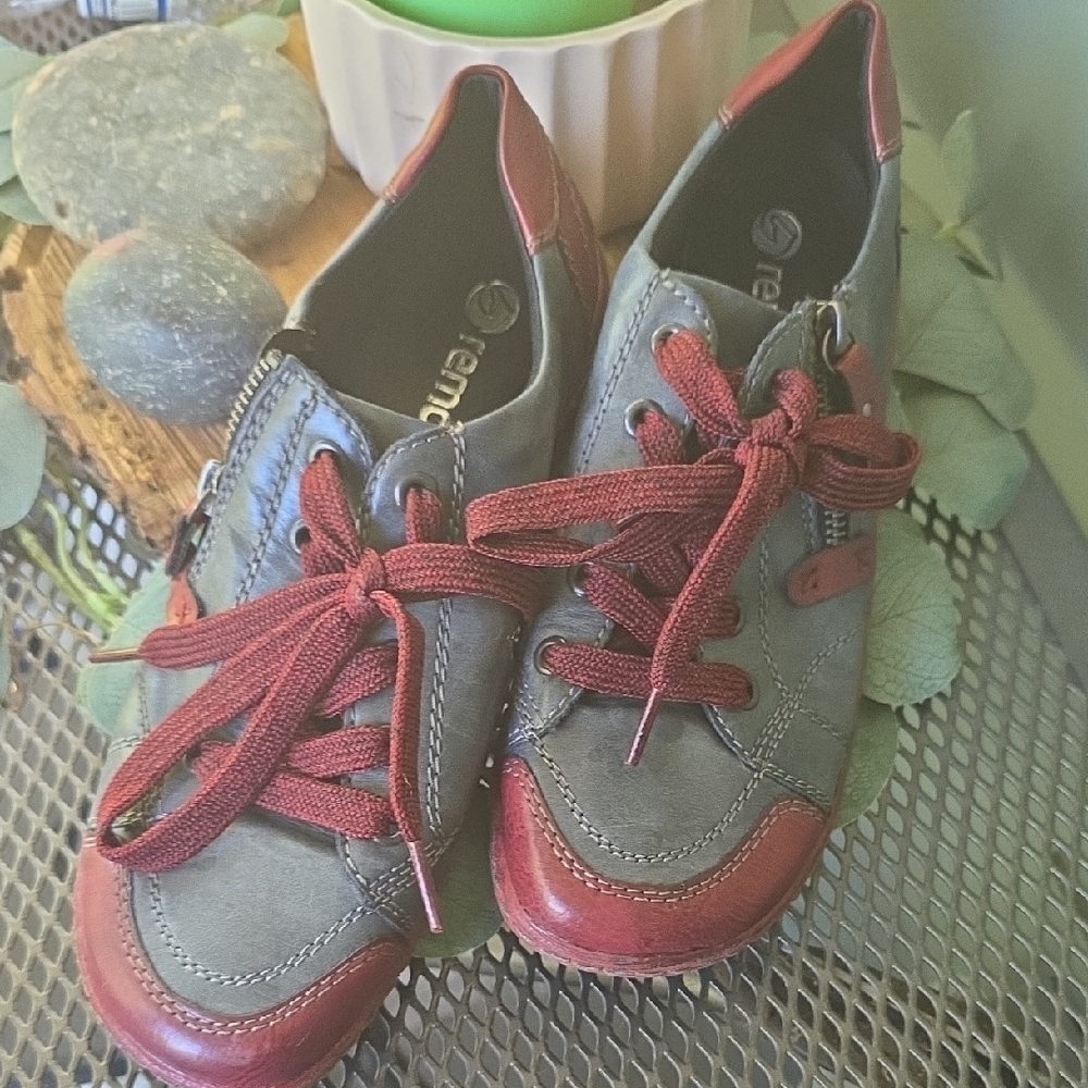 Remonte  Sneakers in Red and Green